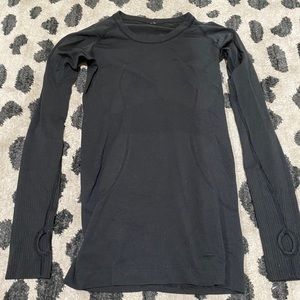 LULULEMON SWIFTLY TECH LS - SIZE 4